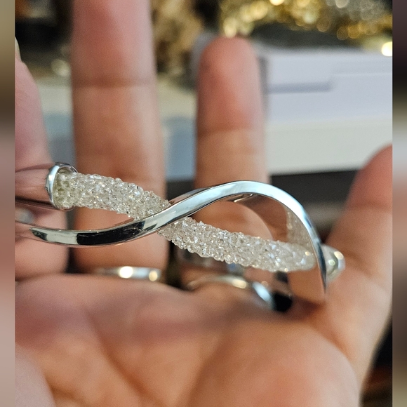 - Crushed Swarovski crystal cuff bracelet - Picture 1 of 7